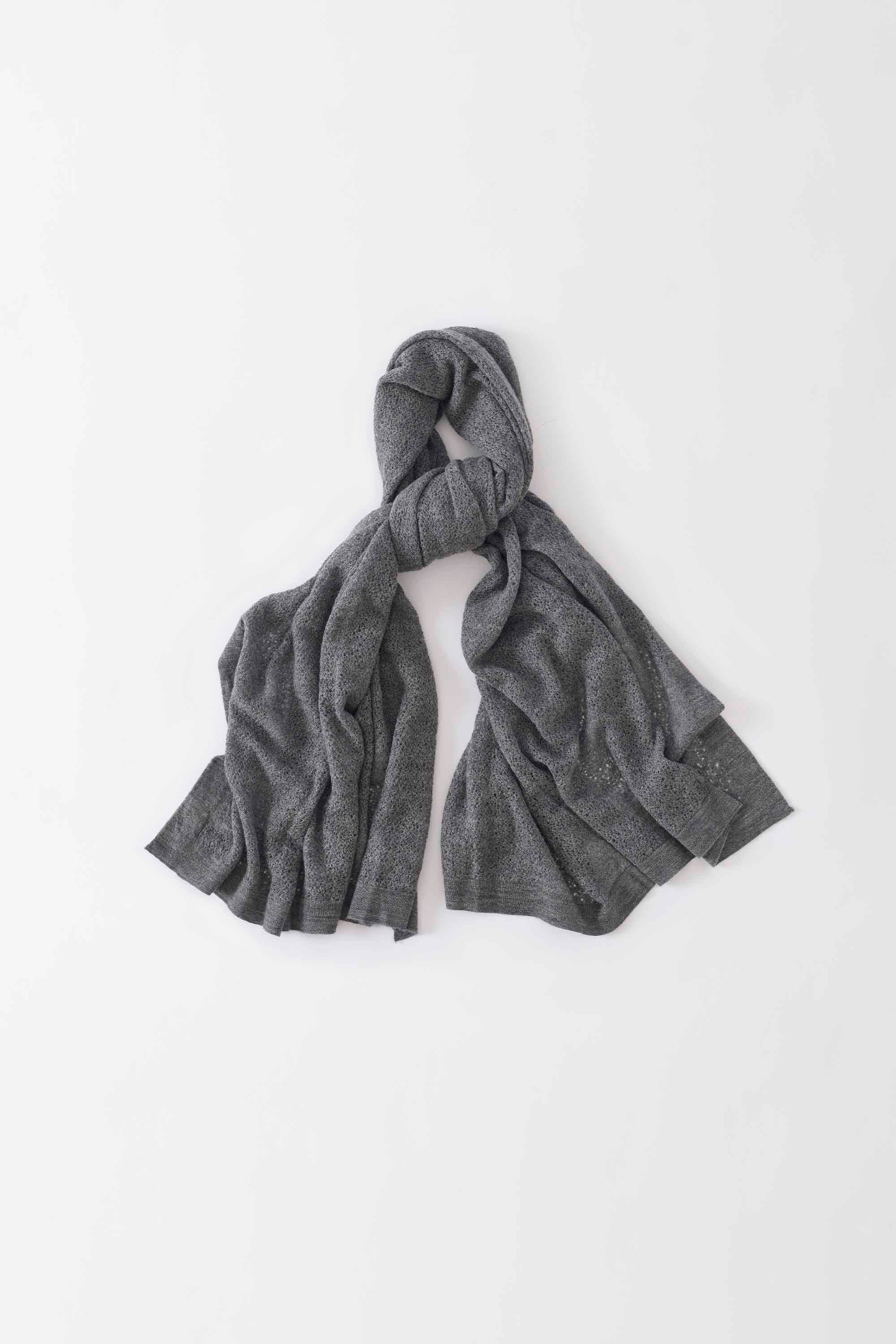 #color_smokey grey