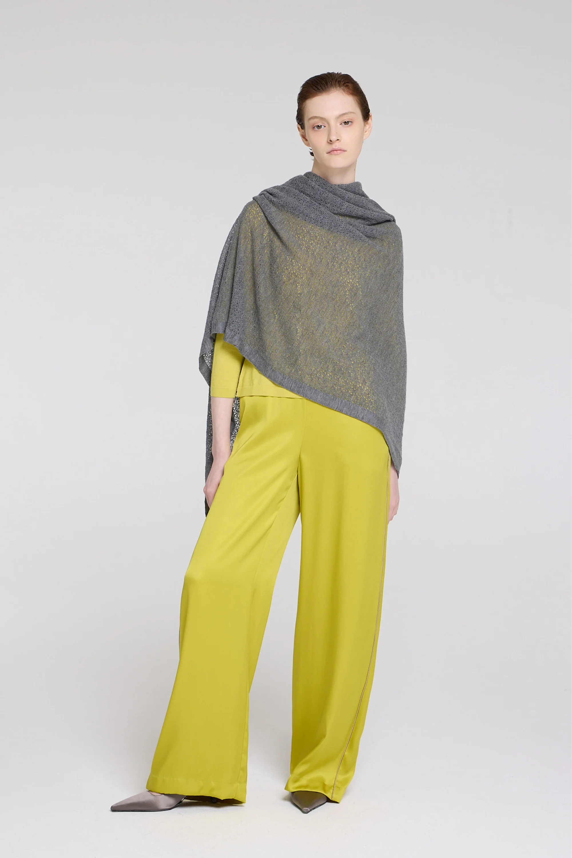 #color_smokey grey