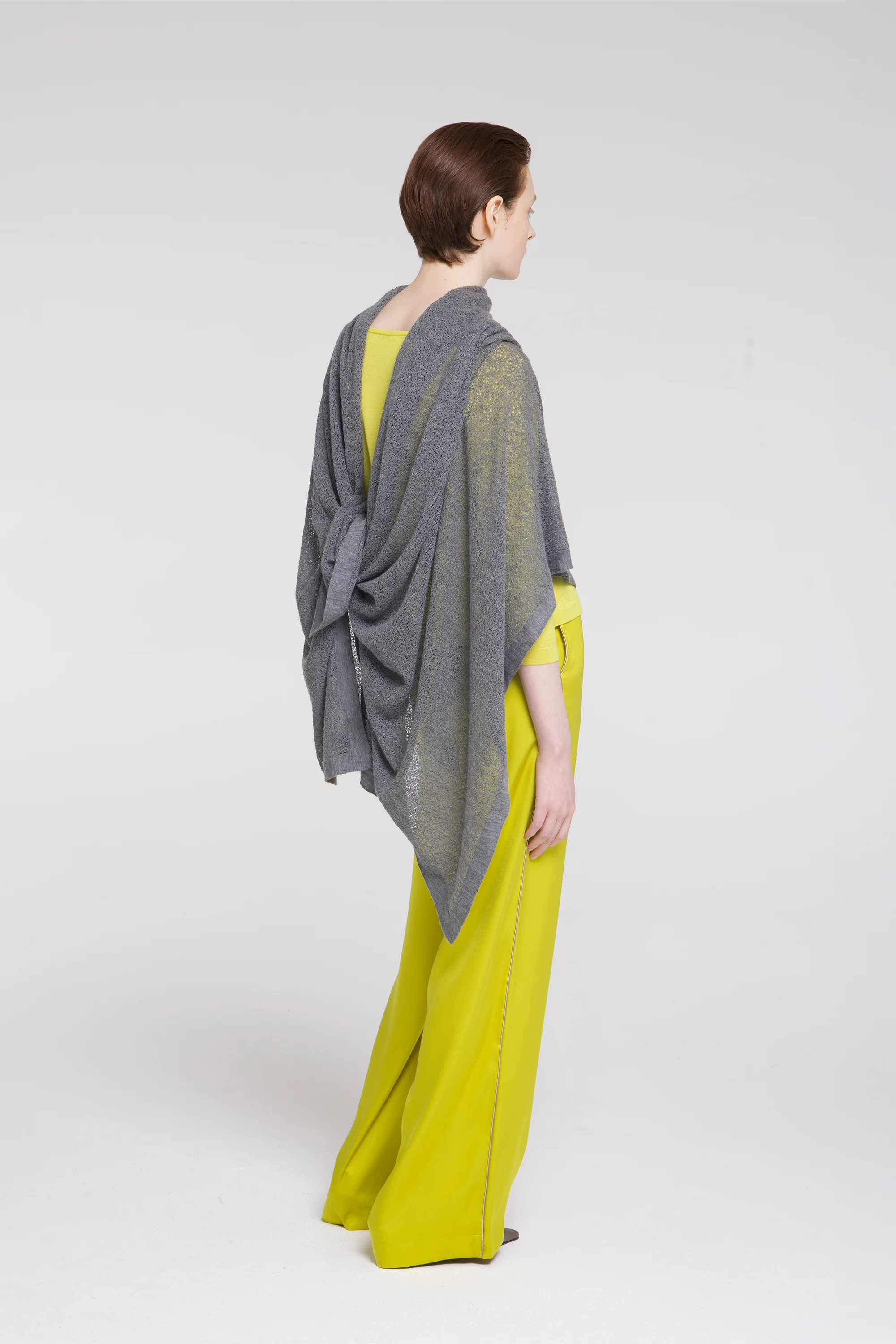 #color_smokey grey