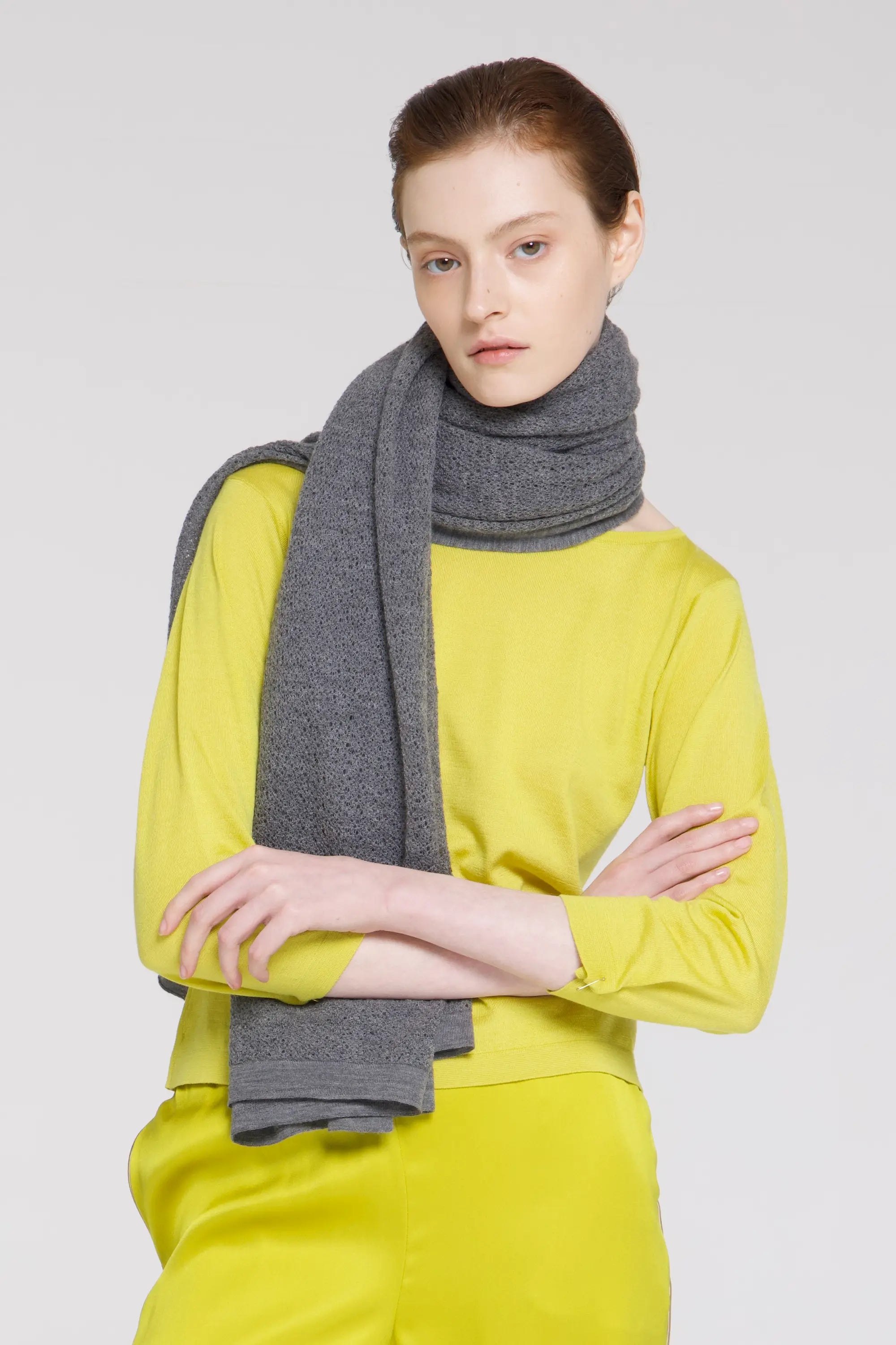 #color_smokey grey