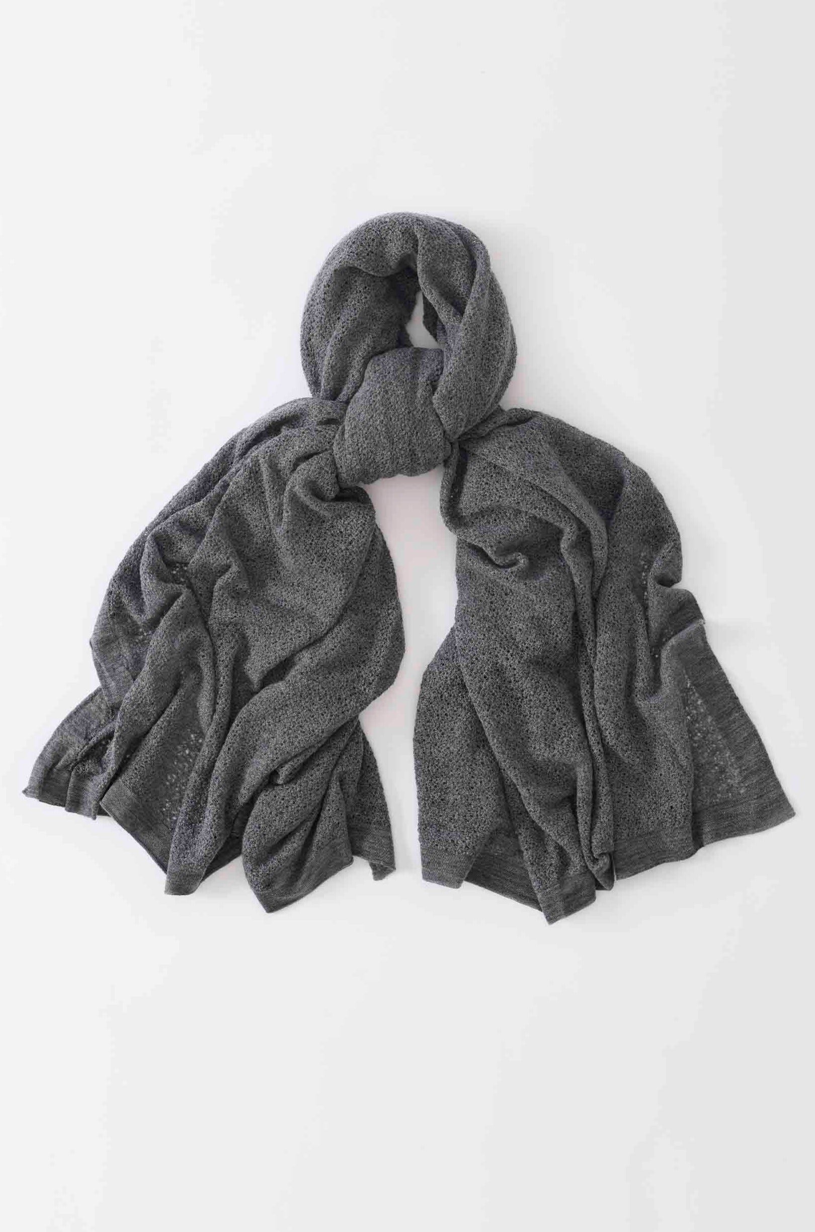 #color_smokey grey