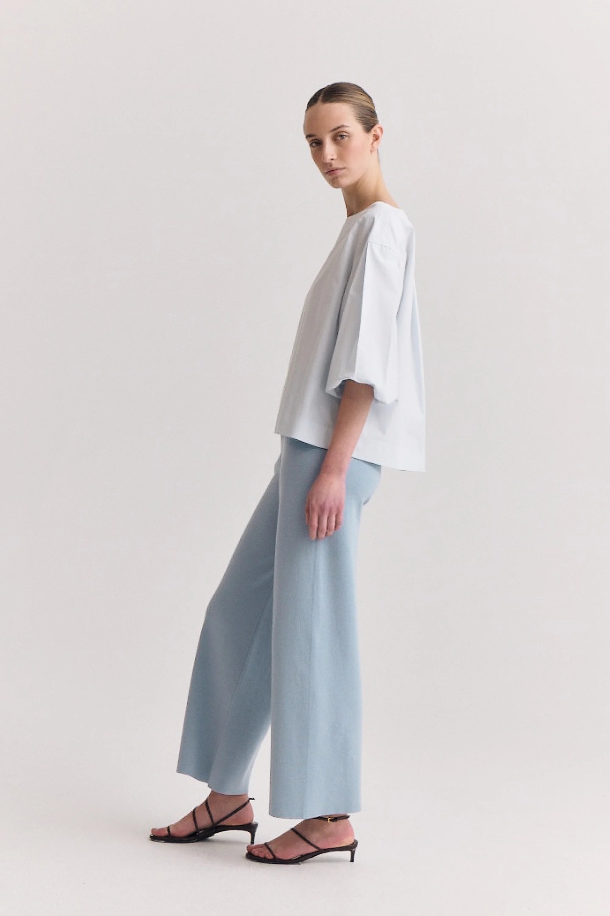 #color_white blue