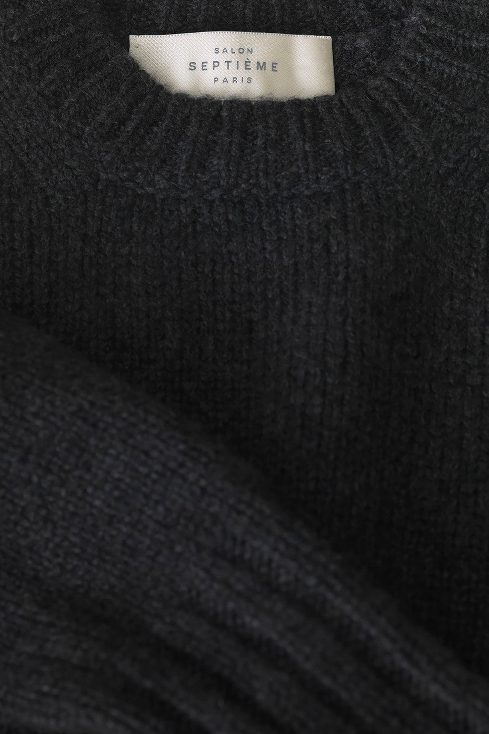 Cashmere Long-Sleeved Pullover with Crewneck - black - fabric details