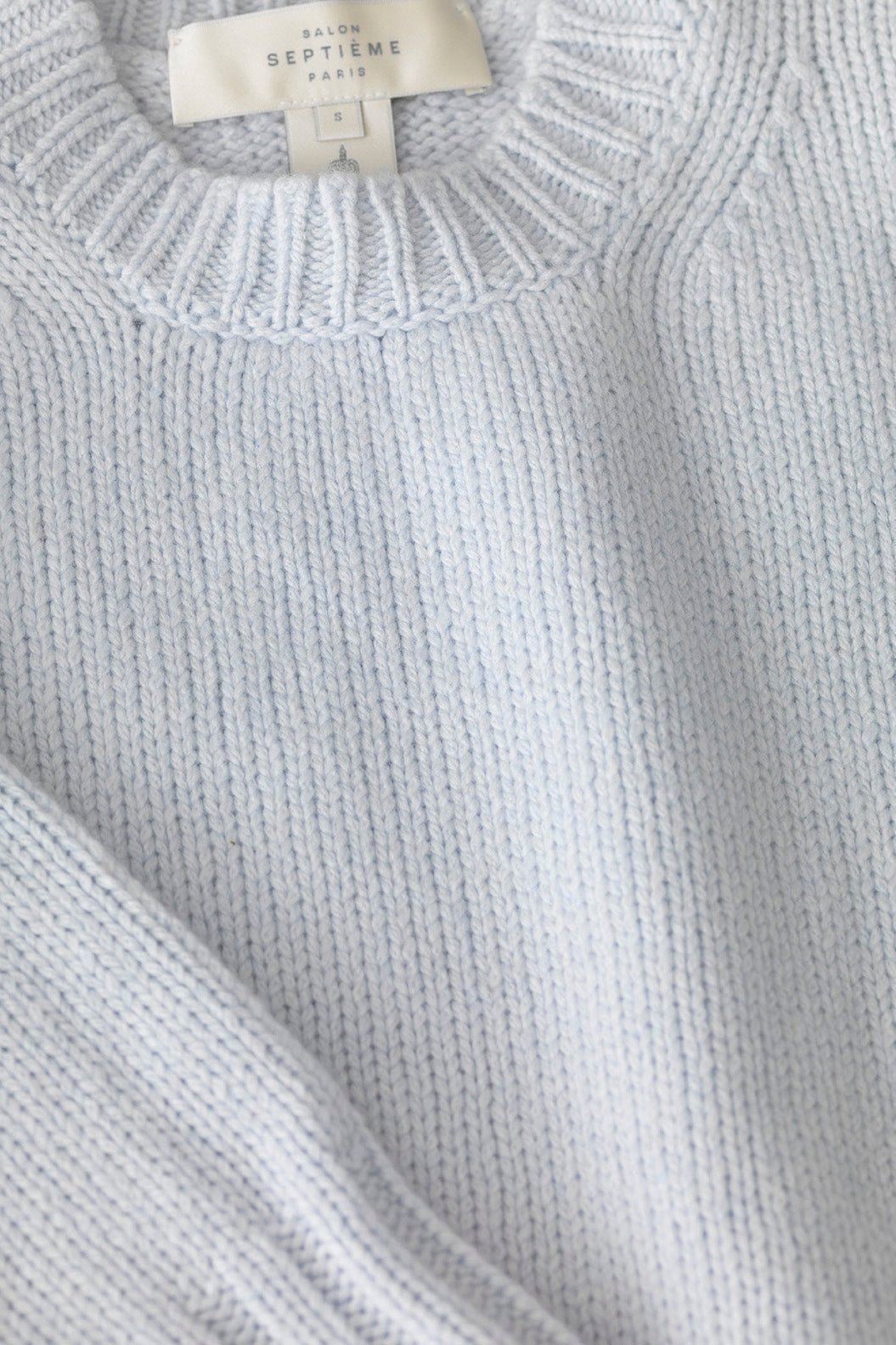 Cashmere Long-Sleeved Pullover with Crewneck - frosty white - fabric details