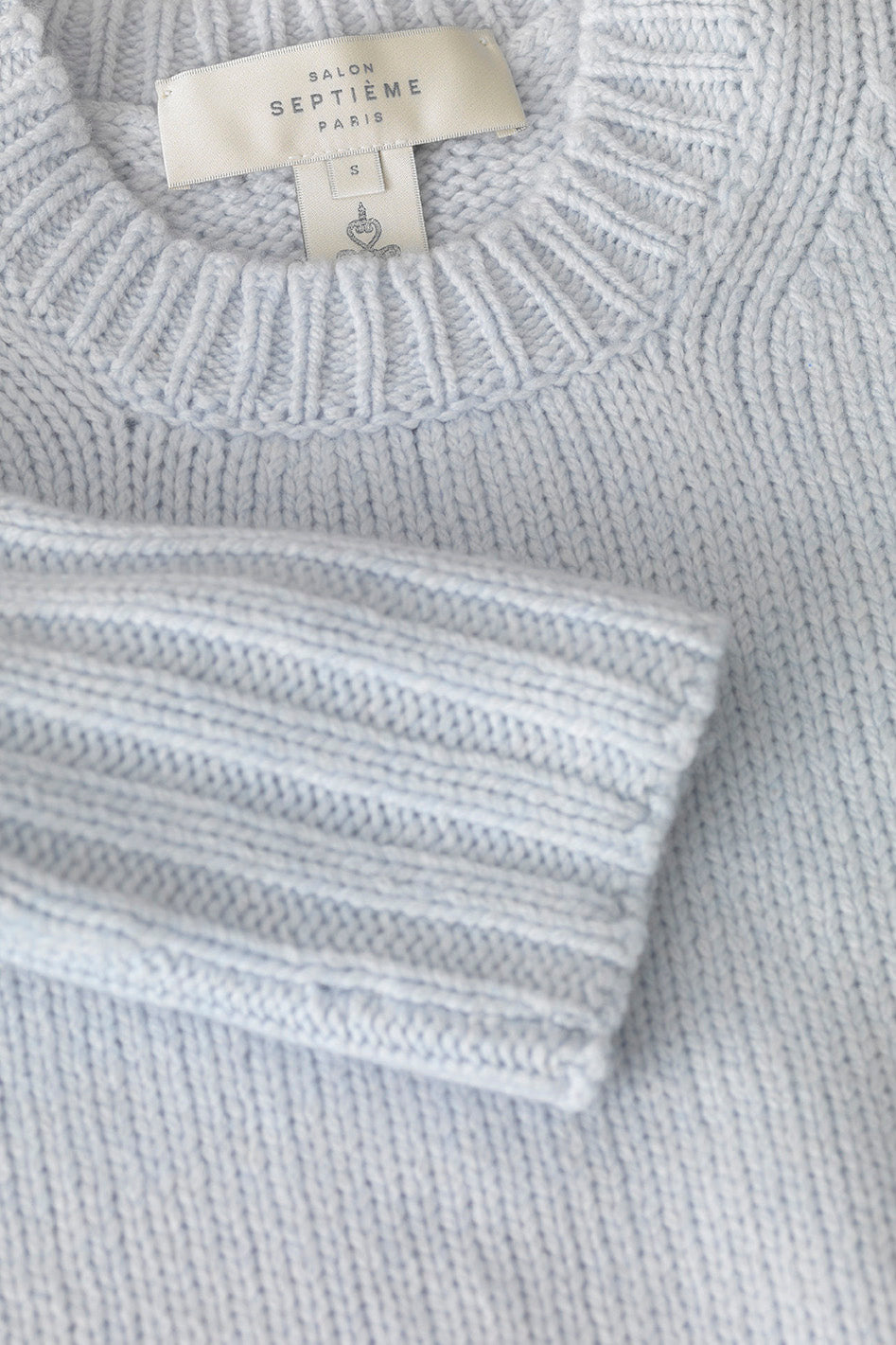 Cashmere Long-Sleeved Pullover with Crewneck - frosty white - fabric details