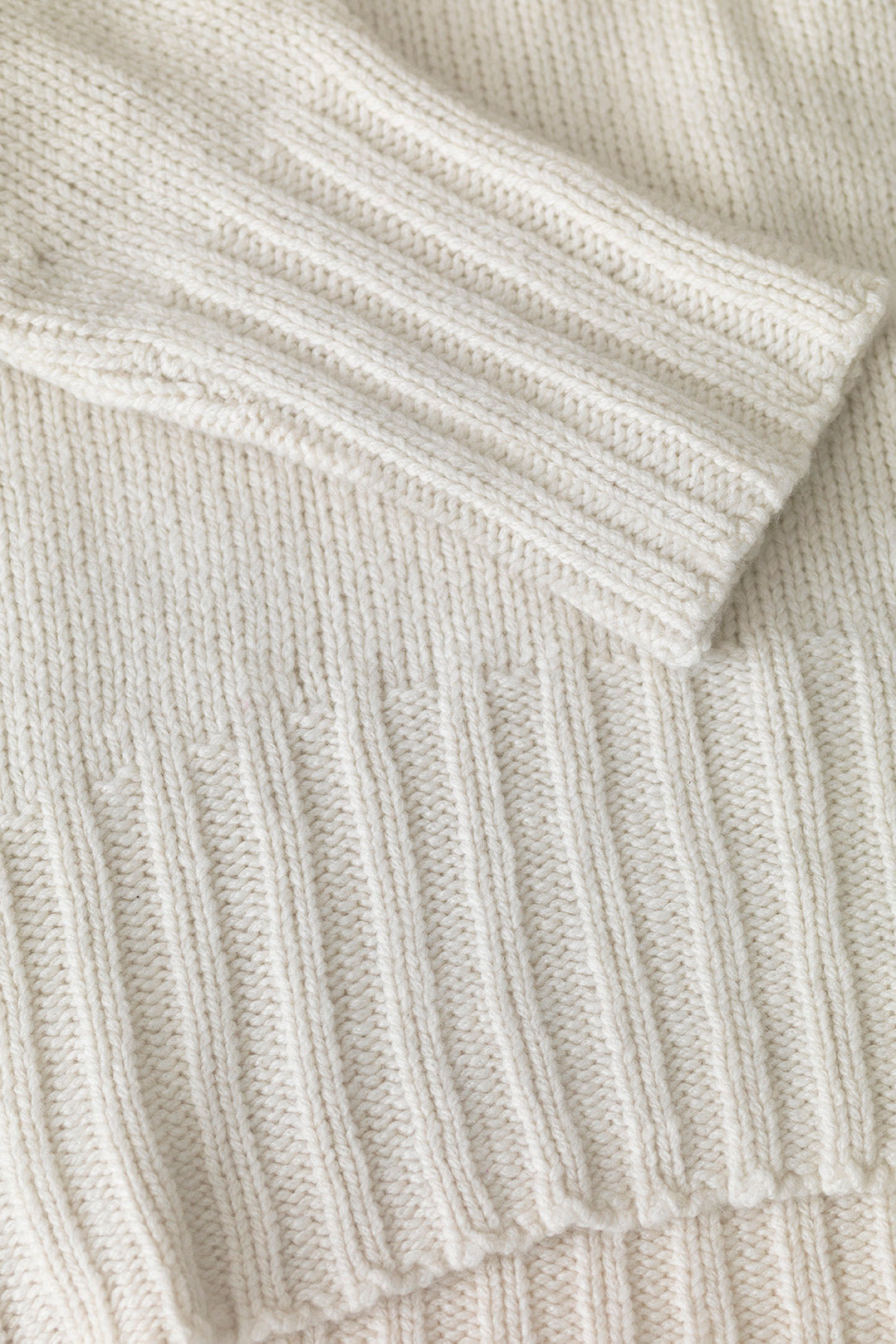 Cashmere Long-Sleeved Pullover with Crewneck - dusty white - fabric details