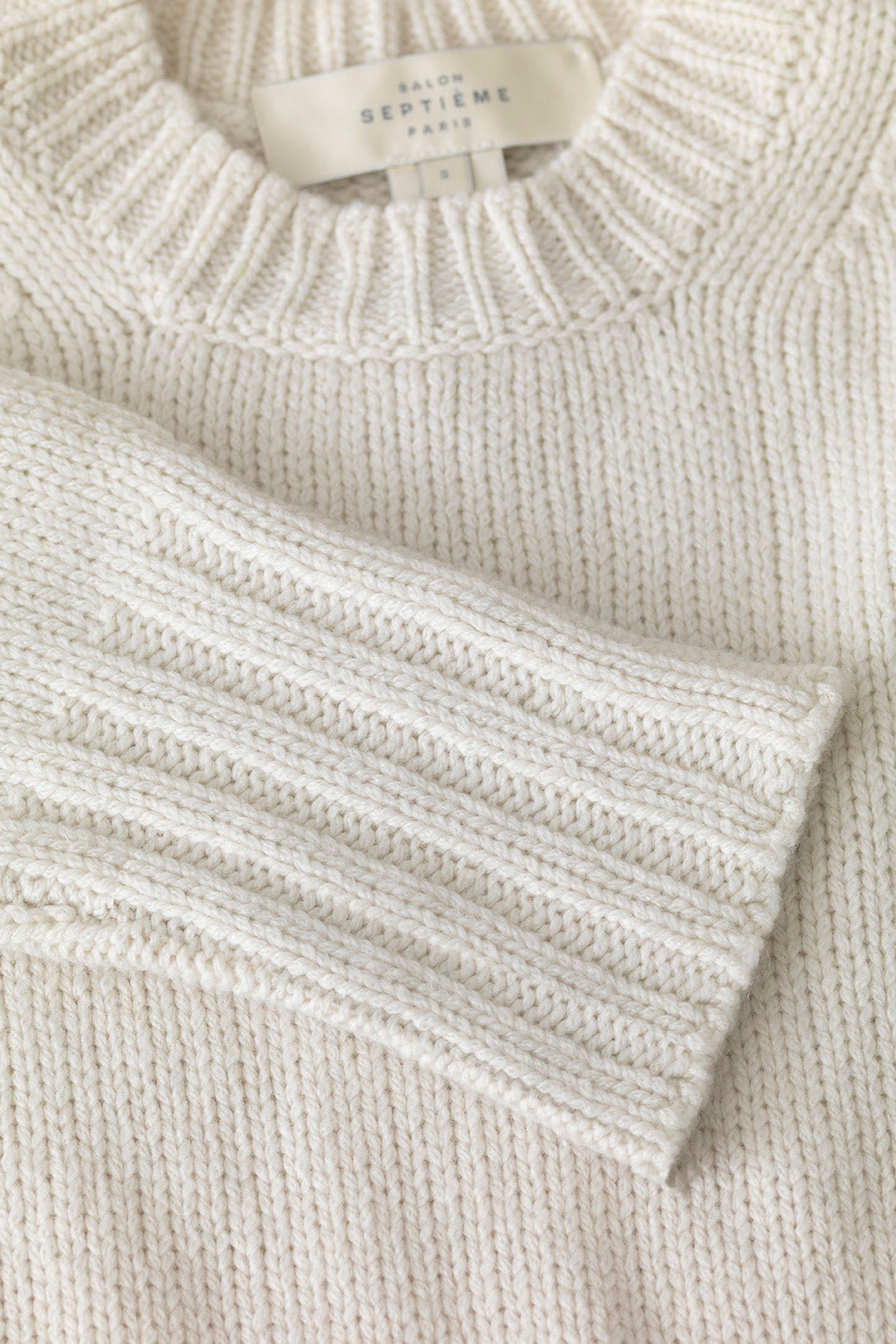 Cashmere Long-Sleeved Pullover with Crewneck - dusty white - fabric details