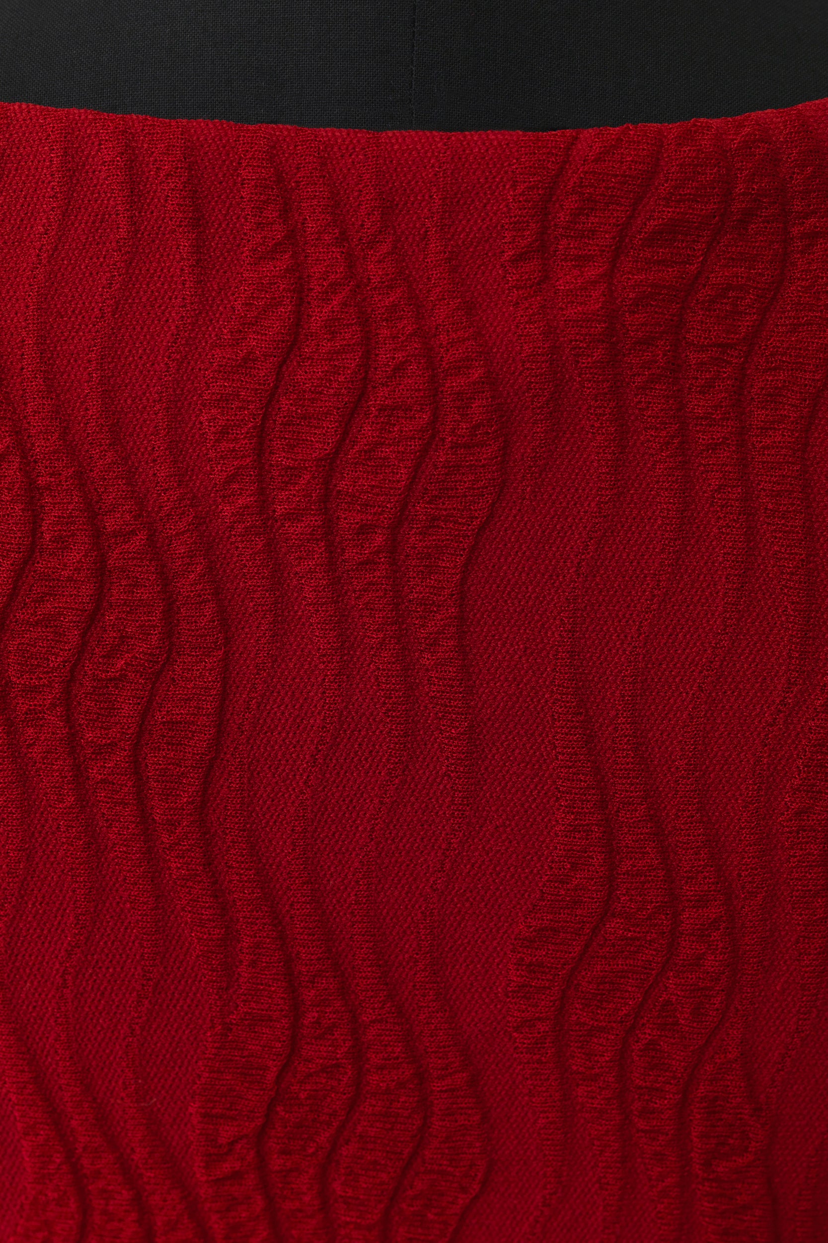 #color_scarlet red