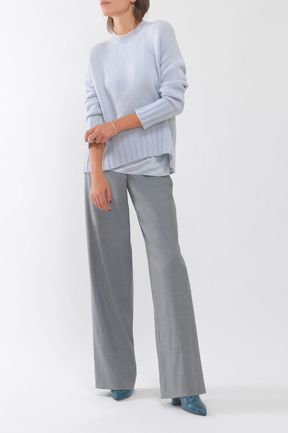 Cashmere Long-Sleeved Pullover with Crewneck - frosty white - worn