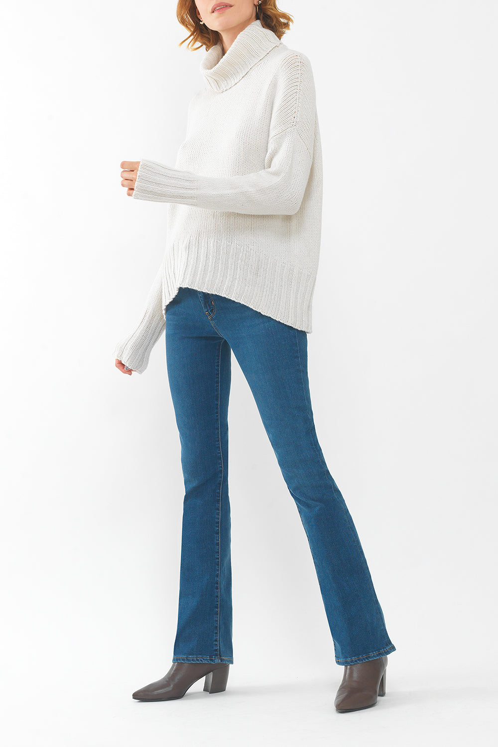 Cashmere Long-Sleeved Pullover with Crewneck - dusty white - front